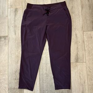 Athleta Brooklyn ankle pant in eggplant. Size 10P